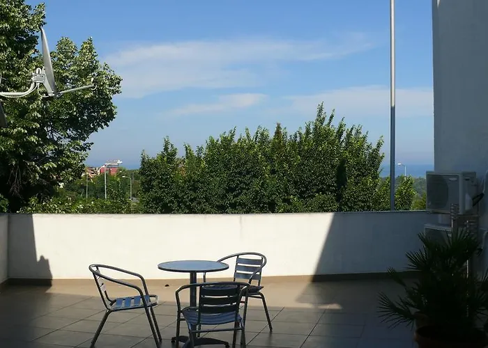 维拉克莱梅特旅馆 瓦爾納